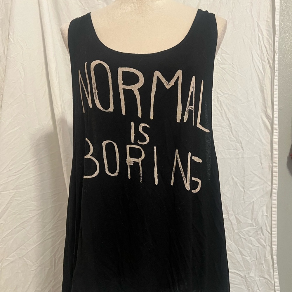 Black Sleeveless Graphic Top - Picture 2 of 4